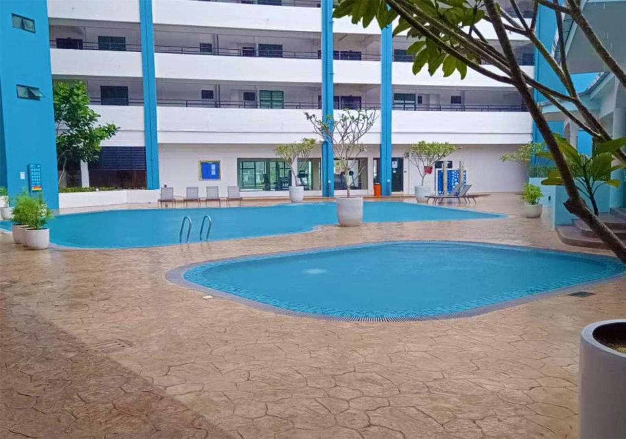 Mutiara Melaka Beach Resort - Islamic Compliance Only Tangga Batu المظهر الخارجي الصورة